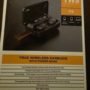 True Wireless Earbuds with Power Bank